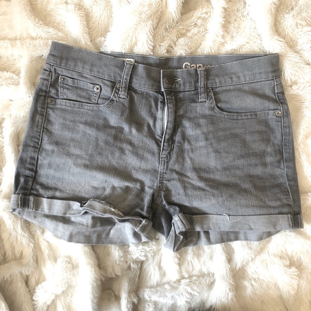 3/$25 - GAP grey denim slim shorts size 8R - Picture 1 of 4